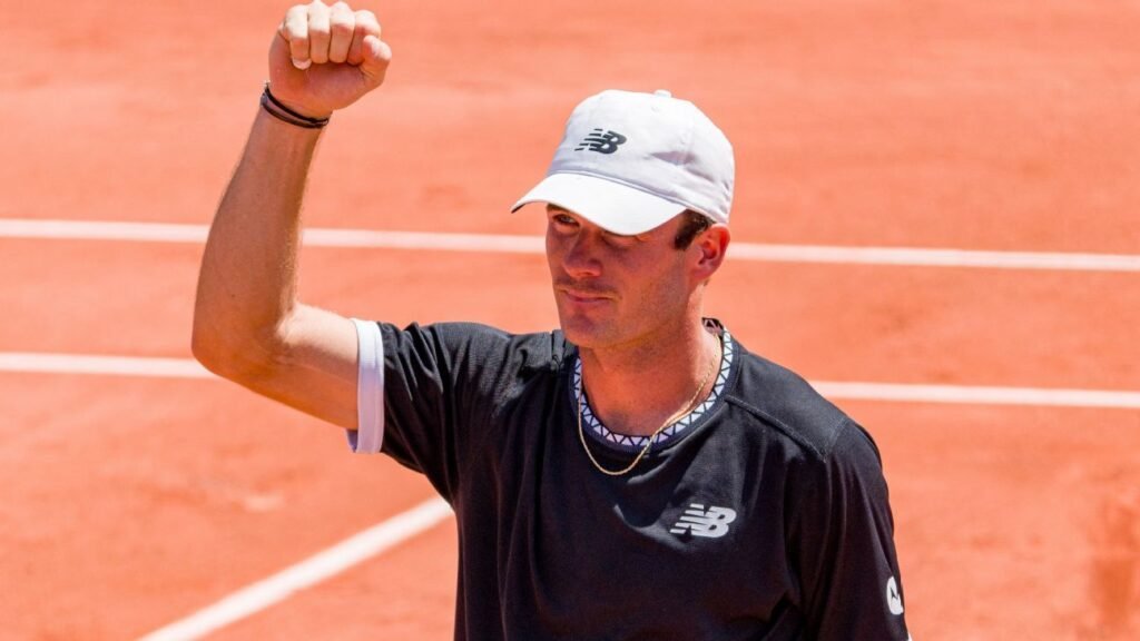 'Algoz' de Alcaraz e Nadal, quem é o próximo adversário de João Fonseca