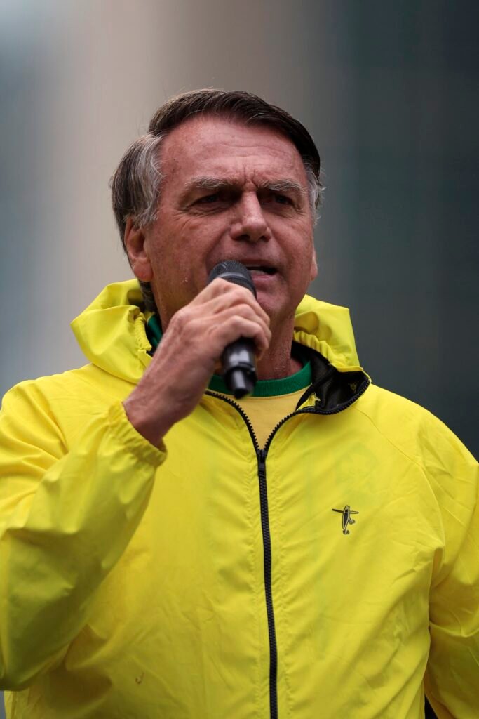 Bolsonaro tem 'boa evolução clínica' e corte da cirurgia 'em excelente aspecto', diz boletim
