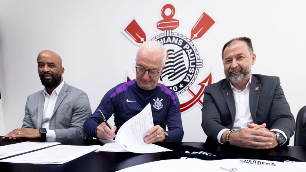 Liberado para estrear no Corinthians, Dorival Júnior manda recado à torcida