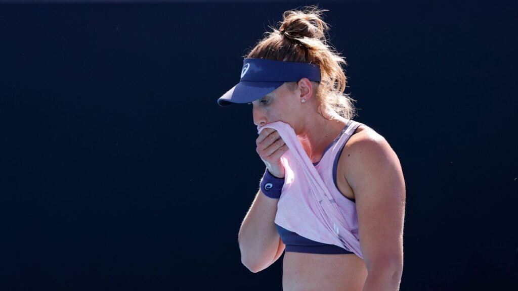 Madrid Open: Bia Haddad tem 'apagão' no fim, perde para Belinda Bencic e é eliminada