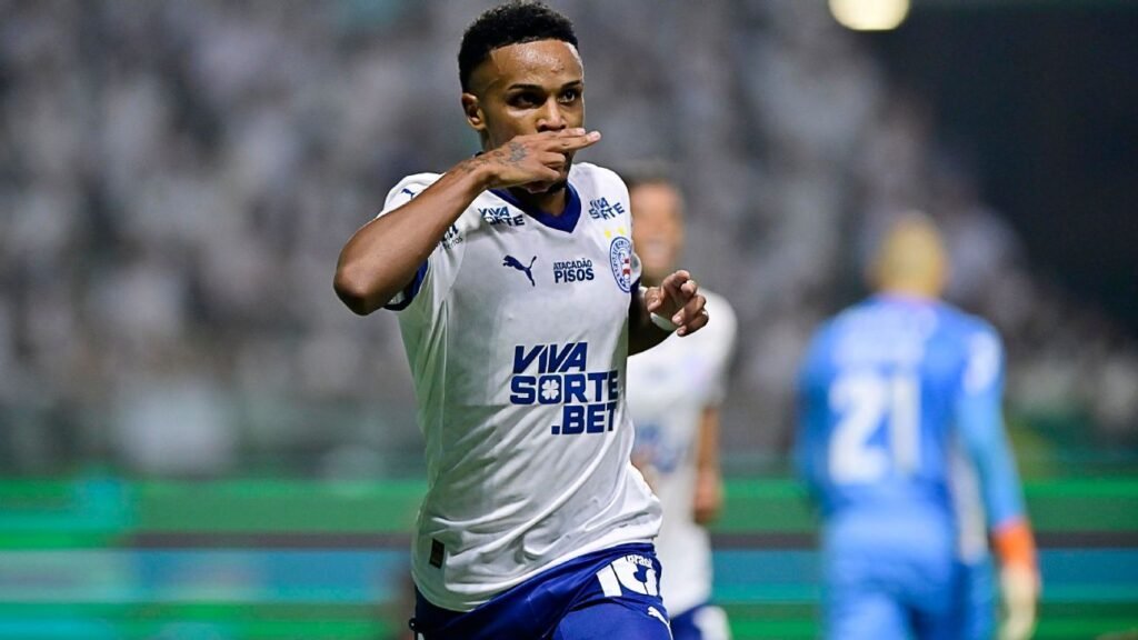 Palmeiras perde para Bahia e vê Flamengo assumir liderança do Brasileiro