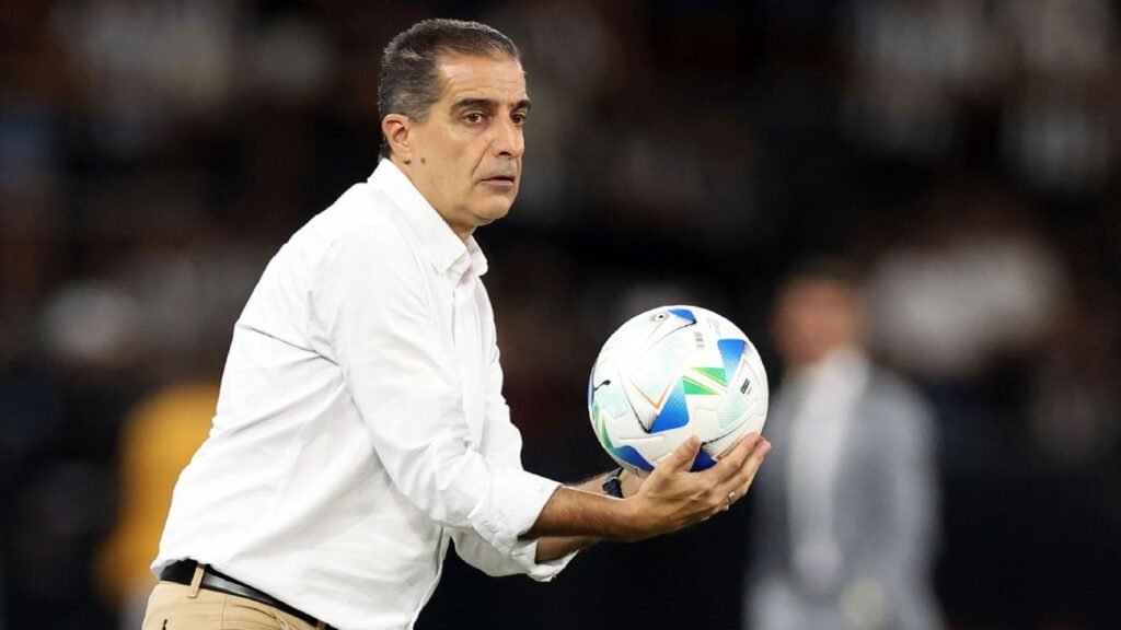 Renato Paiva veta comparações com Botafogo campeão da Libertadores