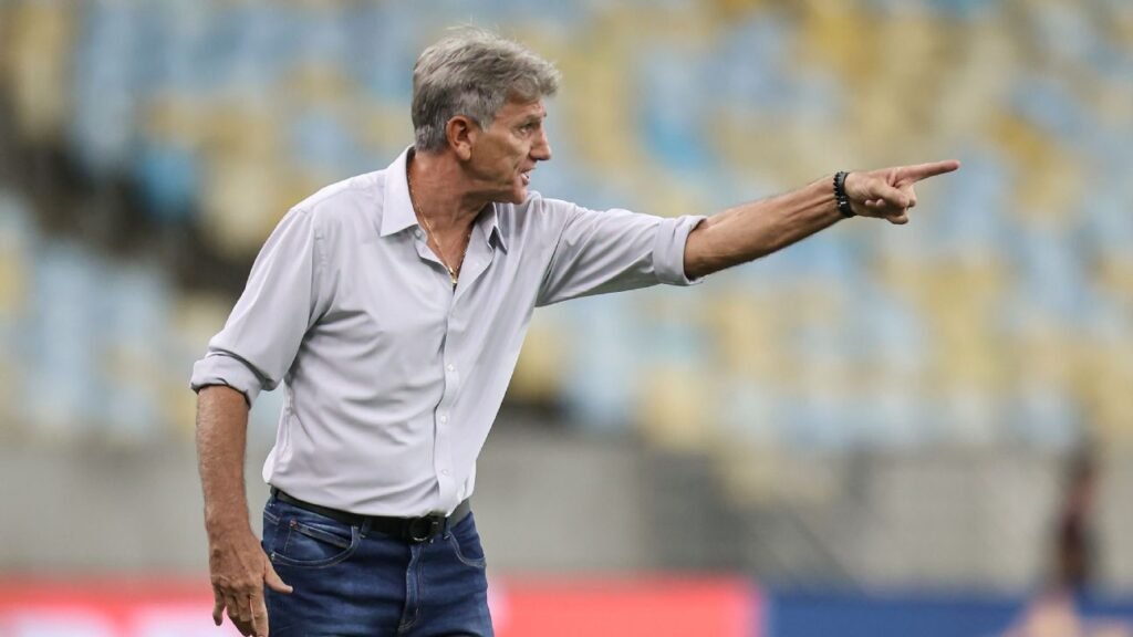 Renato critica atuação do Fluminense e desabafa contra grama sintética