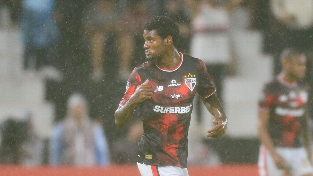 Zubeldía pede paciência a jovens do São Paulo e alerta contra rede social