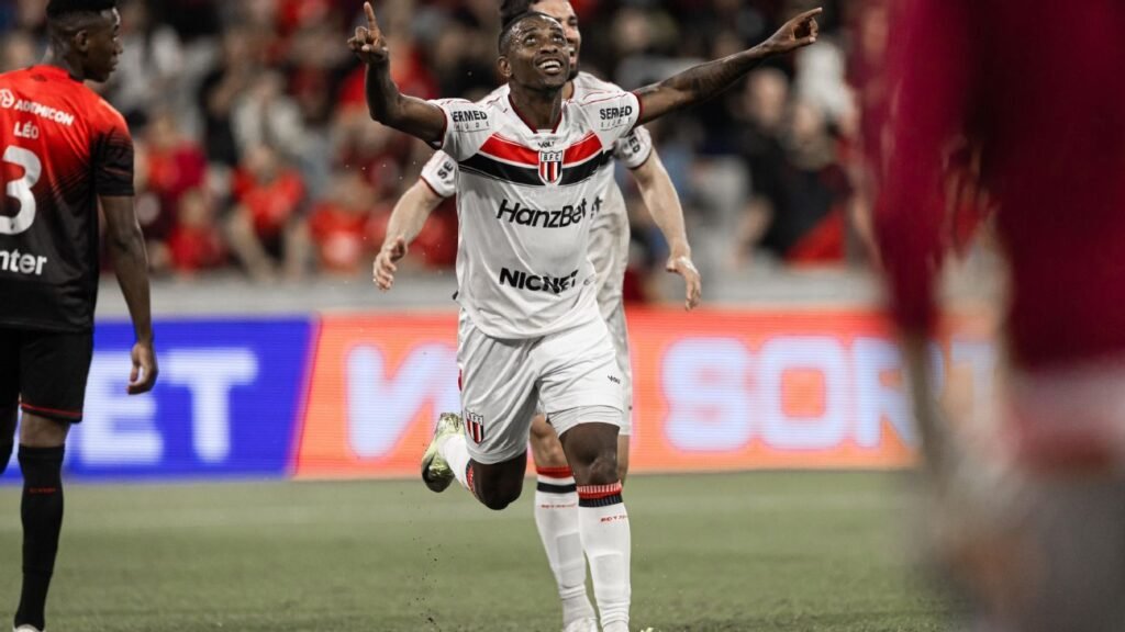 Athletico-PR leva goleada do Botafogo-SP e despenca na Série B