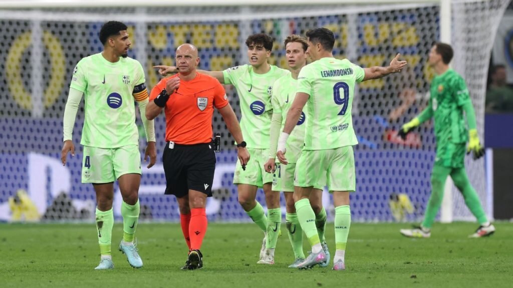 Barcelona se revolta com arbitragem após eliminação na Champions