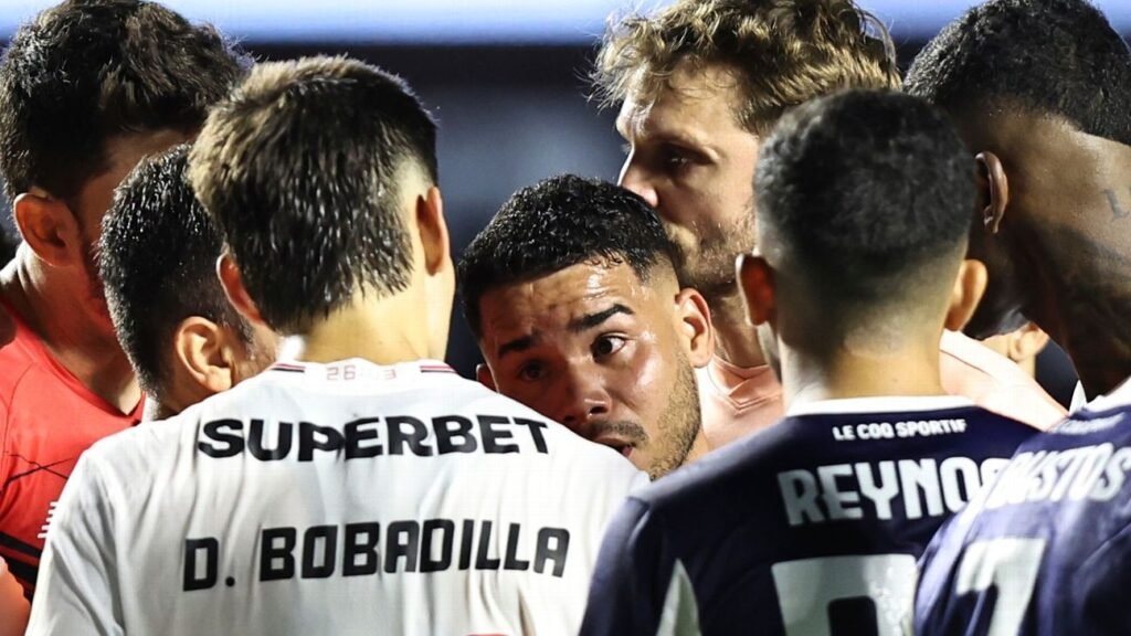 Bobadilla pede para adiar depoimento sobre acusação de xenofobia