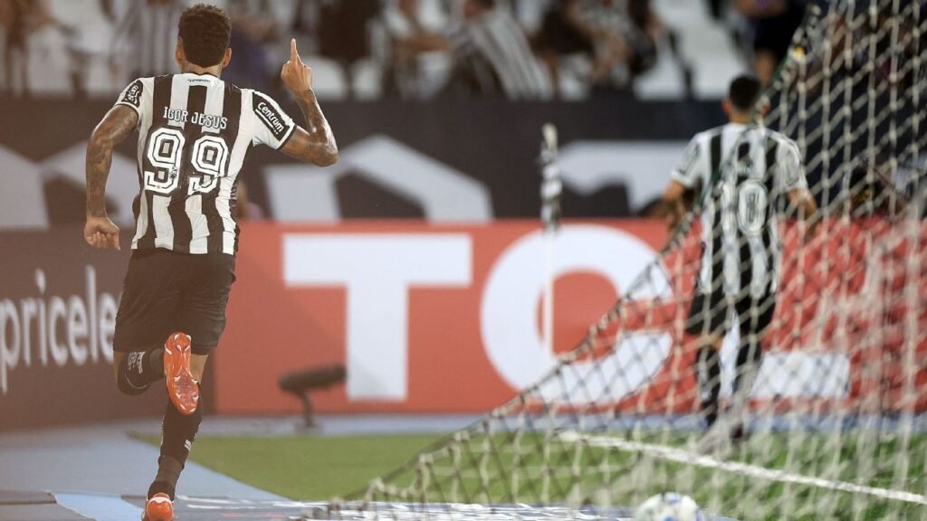 Botafogo vence Universidad de Chile e se classifica na Libertadores