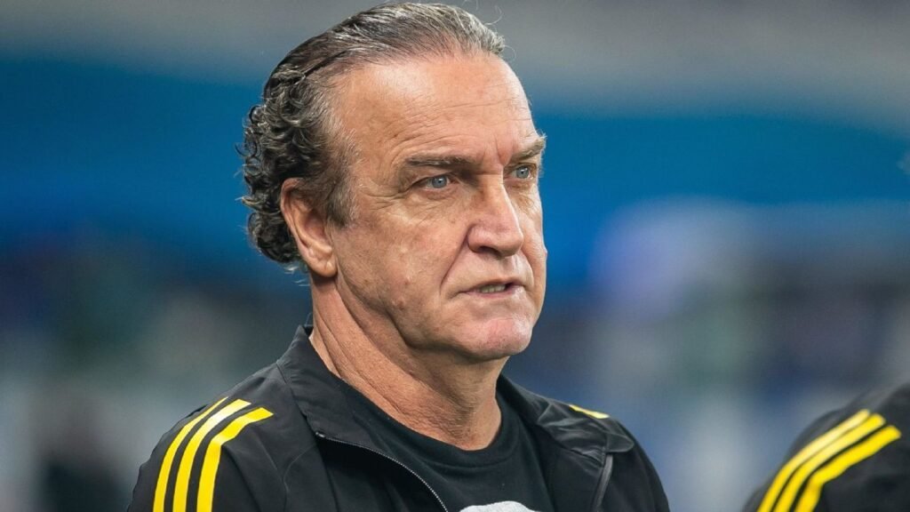 Cuca diz que Cruzeiro era favorito contra Atlético-MG e comemora: 'Saborear o ponto'