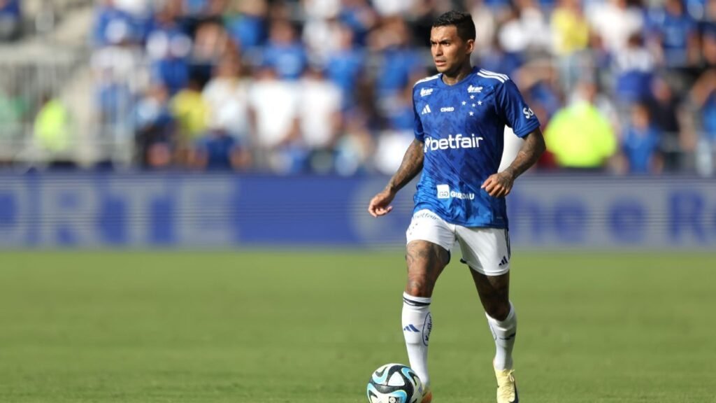 Cuca tenta despistar sobre Dudu no Atlético-MG, mas abre portas