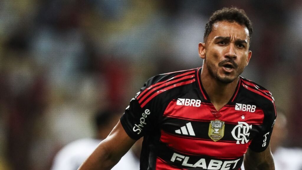 Danilo diz que não é hora do Flamengo pensar no Mundial
