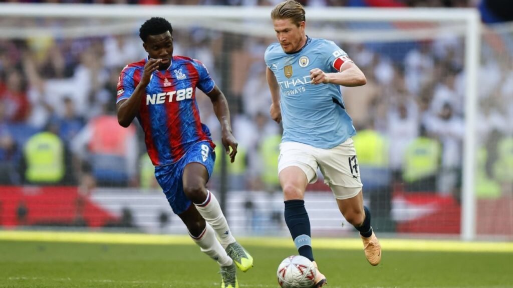 De Bruyne responde sobre futuro e admite conversas com clubes