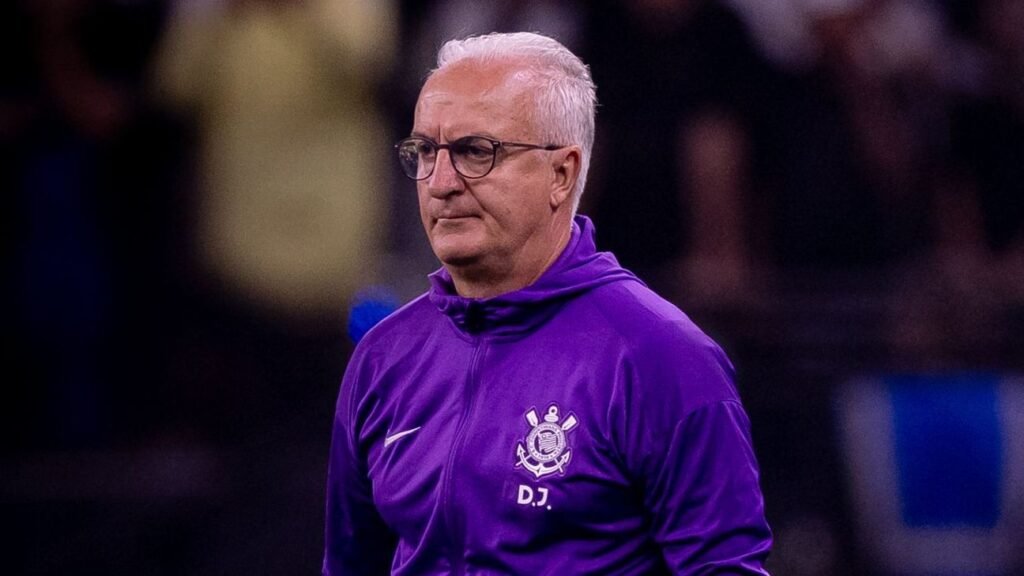 Dorival responde se Corinthians precisa de reforços no meio do ano