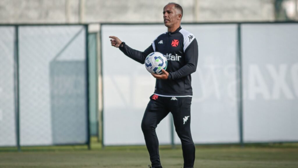 Ex-Vasco expõe situação de Felipe: 'Se disser que é querido, estou mentindo'