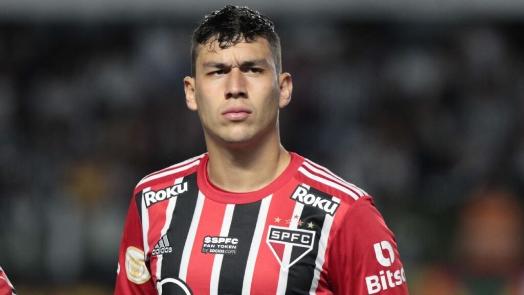 Ferraresi revela por que não deixou São Paulo para jogar com Messi