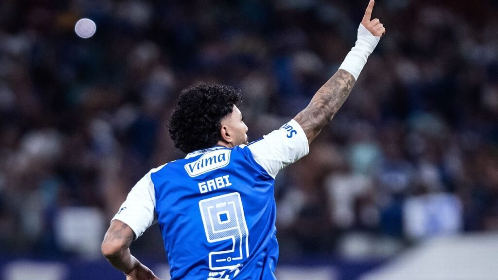 Jardim explica Gabigol no banco e revela 'palavras mágicas' que disse ao atacante