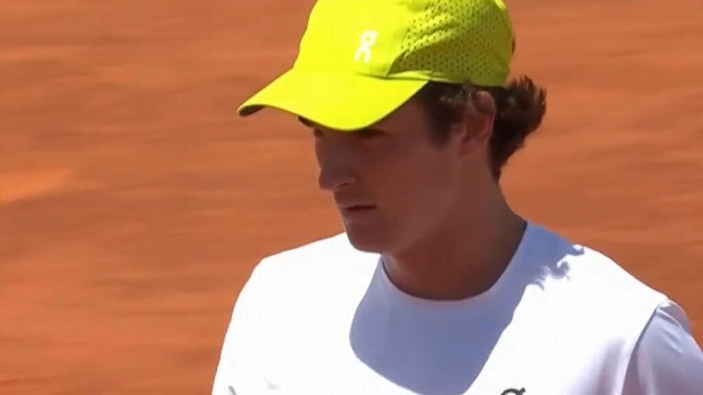 João Fonseca luta, mas cai para Marozsan na estreia e dá adeus em Roma