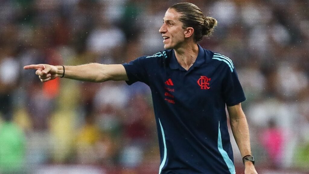 Joel Santana dá nota 8 a Filipe Luís no Flamengo: 'Difícil é continuar lá em cima'