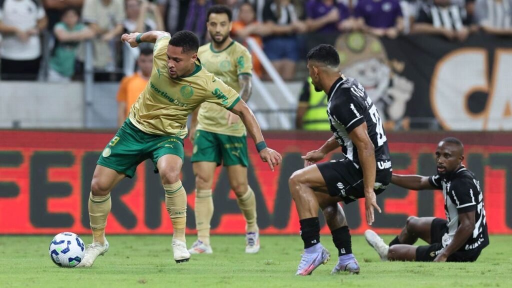 Jornal espanhol critica Vitor Roque por 'seca' no Palmeiras: 'Não dá sinais de melhora'