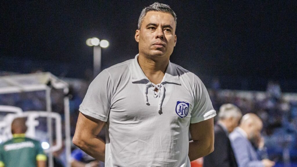 O 'clima de Copa do Mundo' que virou mantra no Avaí na Série B