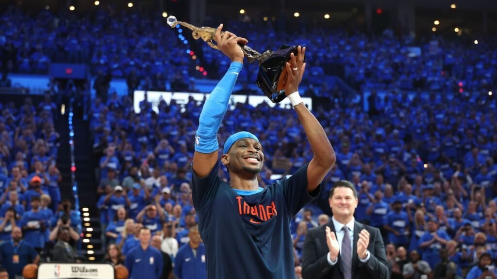 O feito que Curry, LeBron e Jordan conseguiram, e Shai vai repetir em 2025