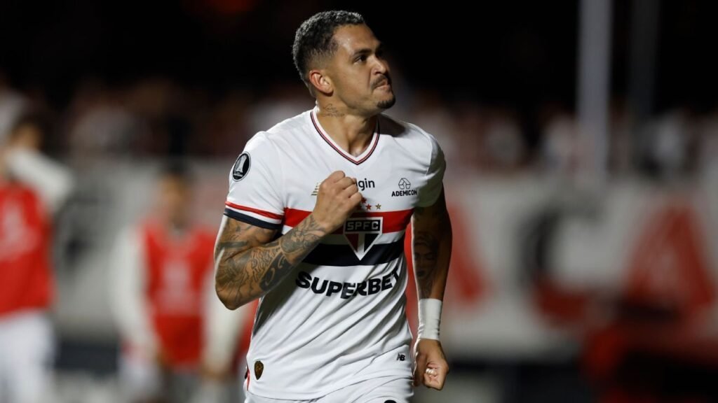 São Paulo bate Talleres e vai às oitavas da Libertadores líder e invicto