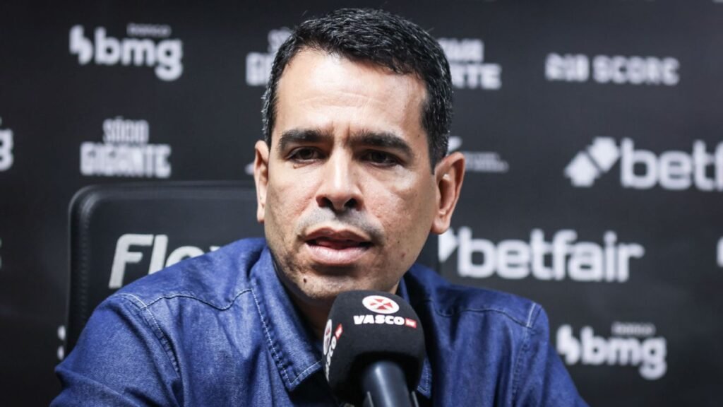 Vasco anuncia saída do diretor de futebol Marcelo Sant'Ana