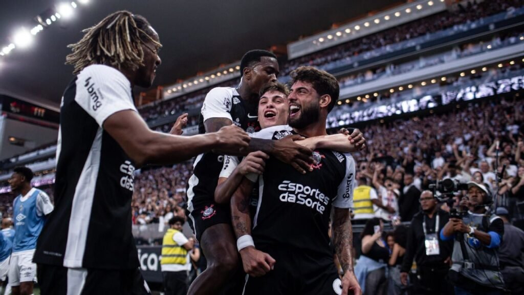 Yuri Alberto decide, e Corinthians 'afunda' Santos no Brasileirão