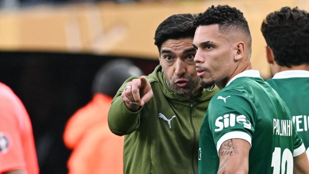 Abel Ferreira exalta Paulinho após gol da classificação no Mundial