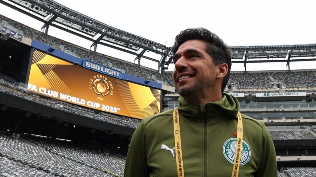 Abel diz que deve renovar com o Palmeiras até 2027: 'Tudo indica que sim'