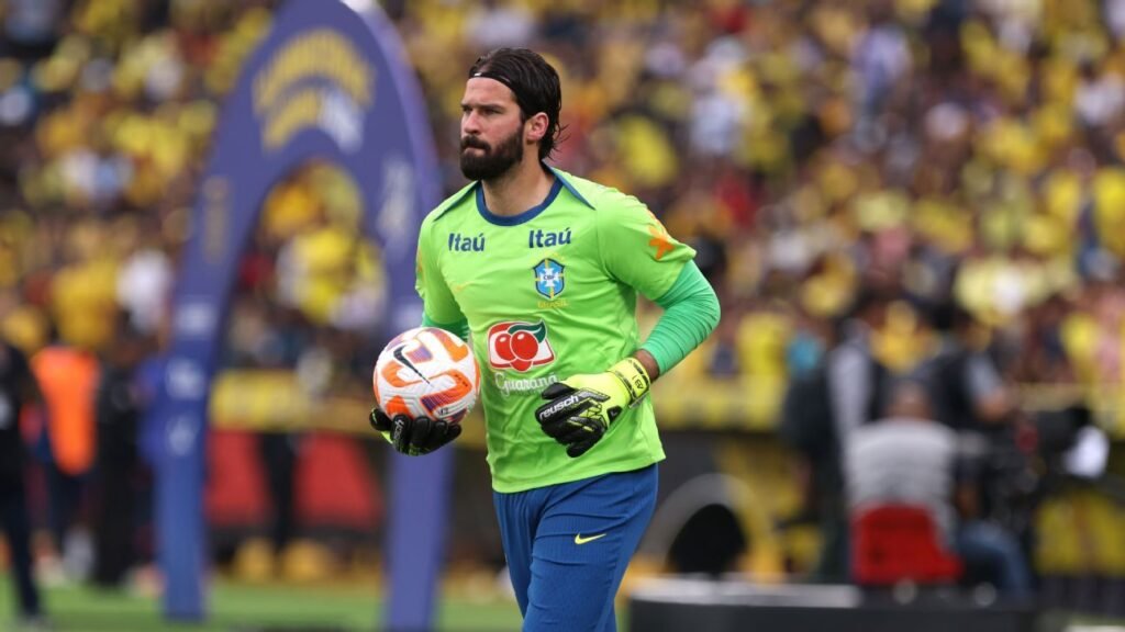 Alisson mira ida antecipada da seleção à Copa: 'Jogar bem não é dar show'