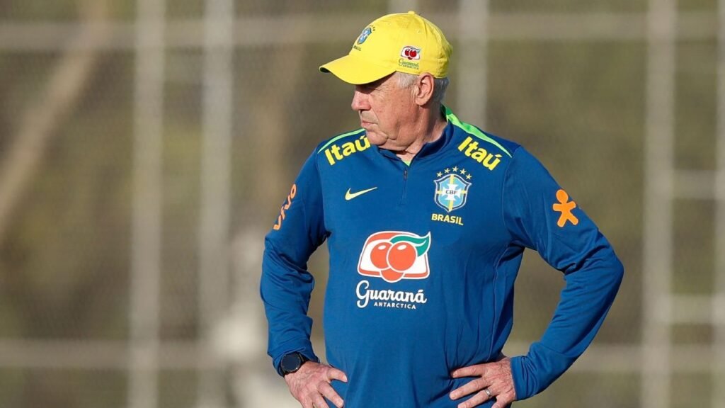 Ancelotti treina com seleção completa e esboça escalação para duelo contra o Equador