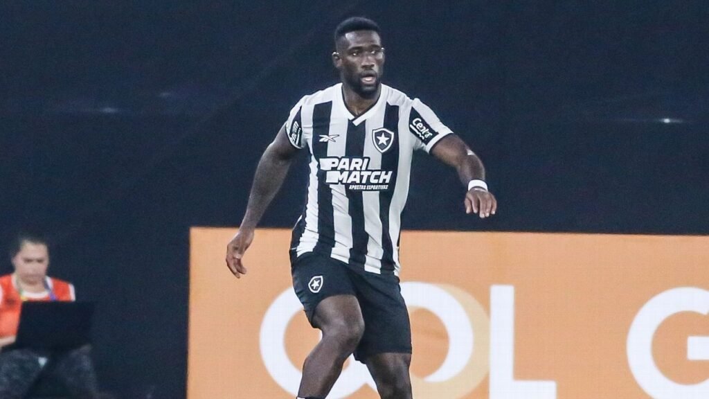 Bastos volta a sentir dores no joelho esquerdo e é cortado do Mundial