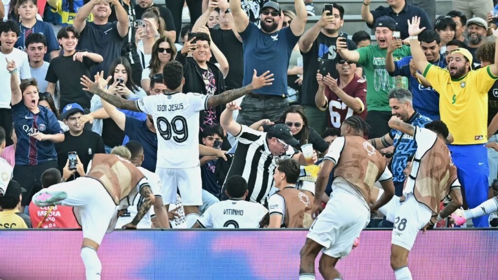 Botafogo põe 'outro favorito no cemitério' e ganha do PSG no Mundial