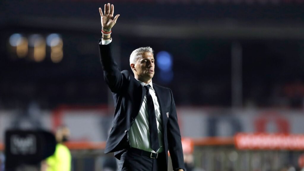 Crespo diz que abriu mão da Europa para voltar ao São Paulo: 'Acabou cedo'