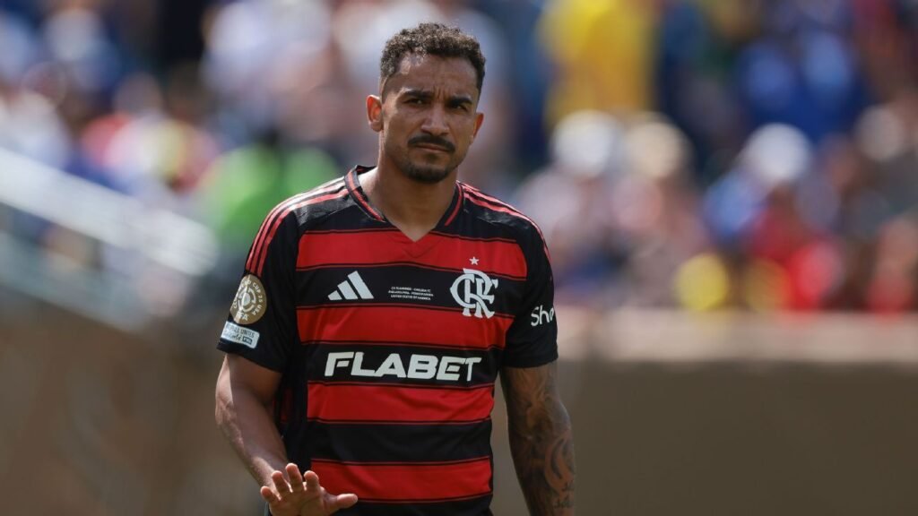 Danilo lista craques do Bayern e alerta Flamengo no Mundial: 'Não é só o Kane...'