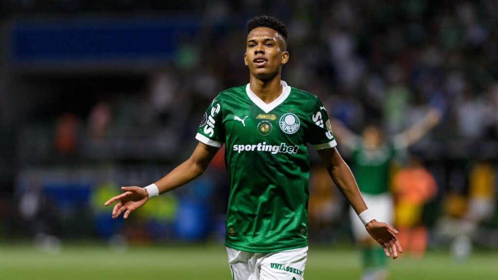 Estêvão projeta Palmeiras no Mundial e fica ansioso com futuro no Chelsea