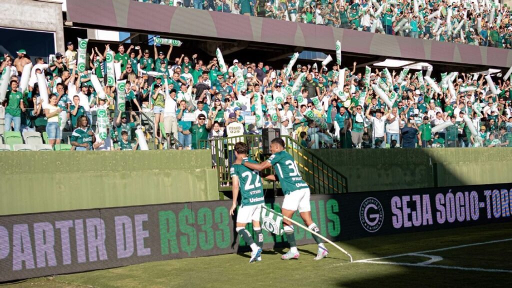 Goiás vence Volta Redonda e se isola na liderança da Série B do Brasileiro