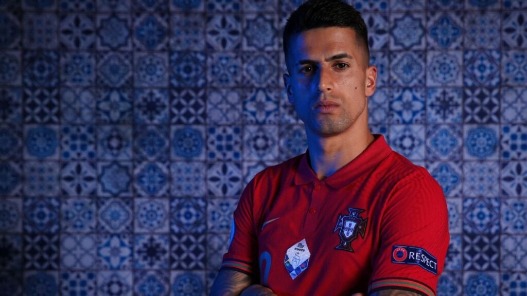 João Cancelo torce para o Corinthians? 'Fala do bando de loucos', brinca Malcom