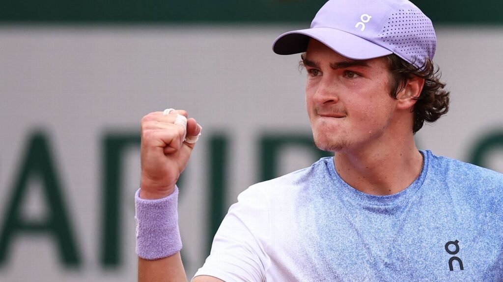 João Fonseca alcança melhor ranking da carreira após campanha em Roland Garros