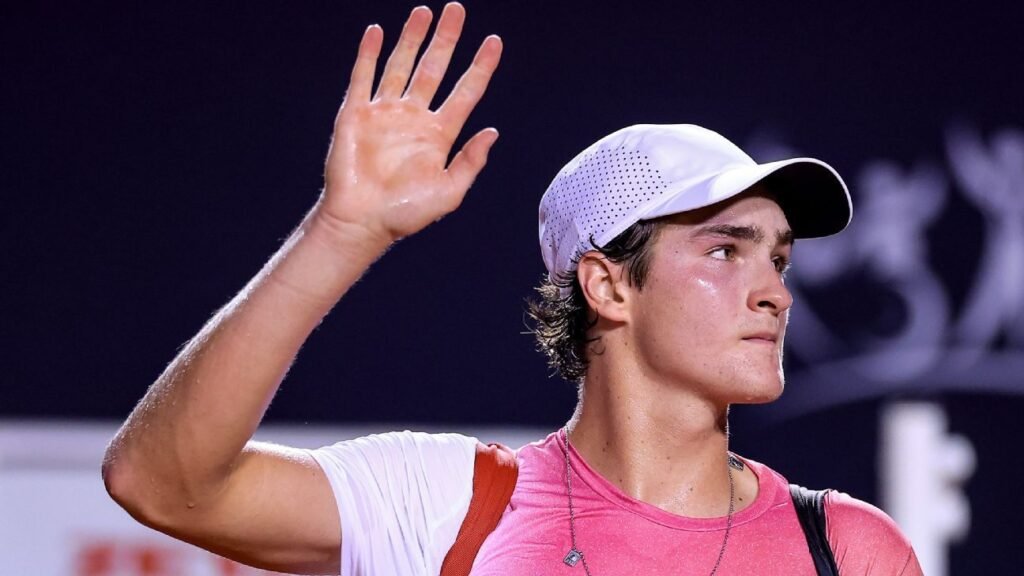 João Fonseca leva virada de Cobolli, perde no tie-break após ter match point e cai na estreia em Halle
