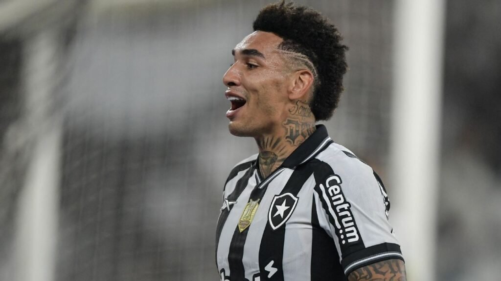No adeus ao Botafogo, Igor Jesus prevê sucesso na Premier League: 'Vou me dar bem'