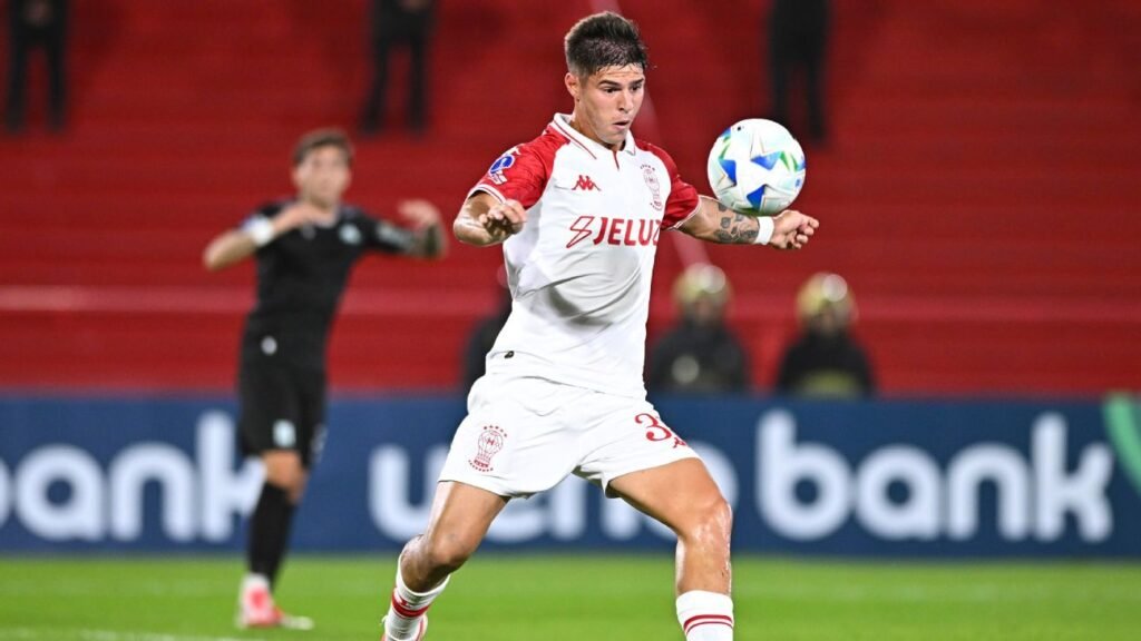 Pellegrino pode tirar título histórico do Platense após 'erguer' o clube