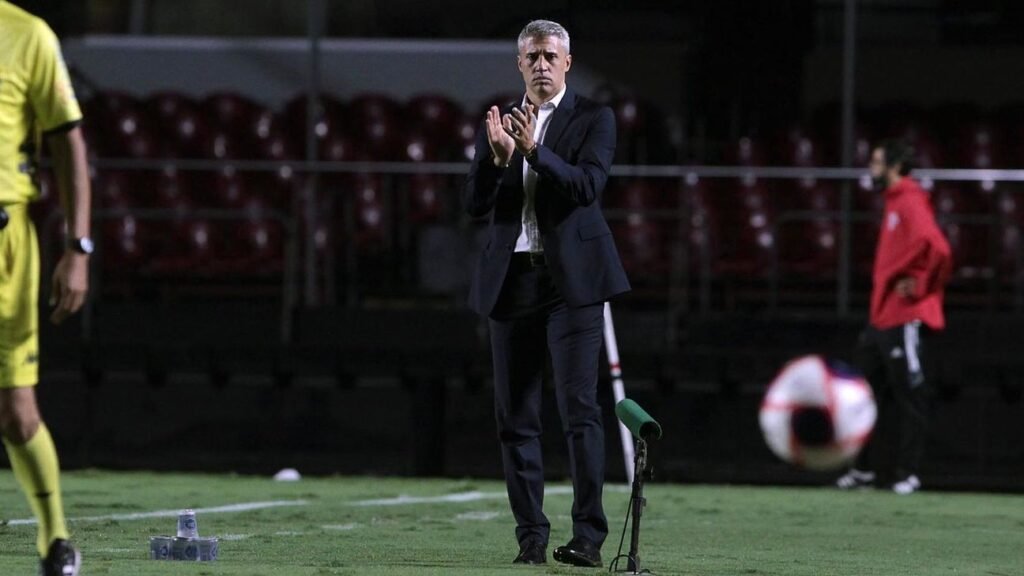 São Paulo acerta dívida e fecha com Crespo até o fim de 2026