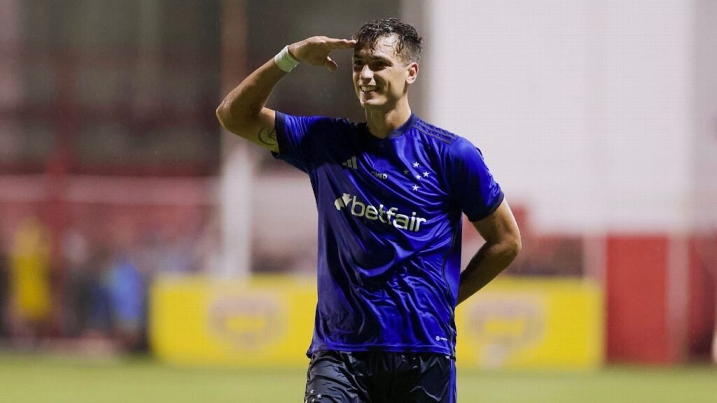 São Paulo negocia a contratação de Dinenno, do Cruzeiro, por empréstimo