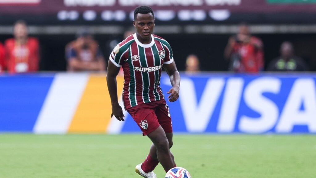 Arias responde sobre procura de europeus e revela 'segredo' do Fluminense no Mundial