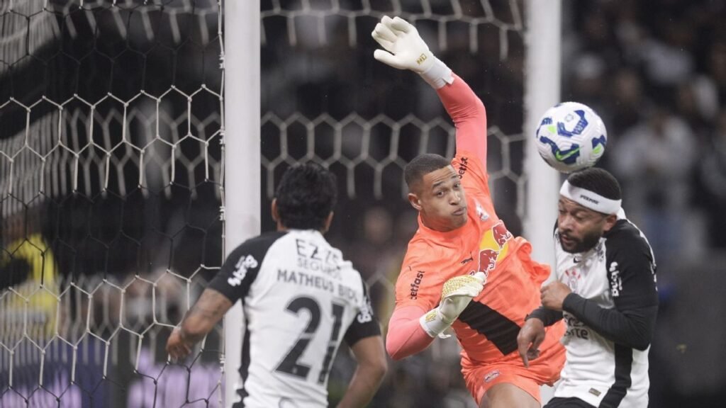 Brasileirão: Corinthians leva gol no último lance e perde do Bragantino em casa