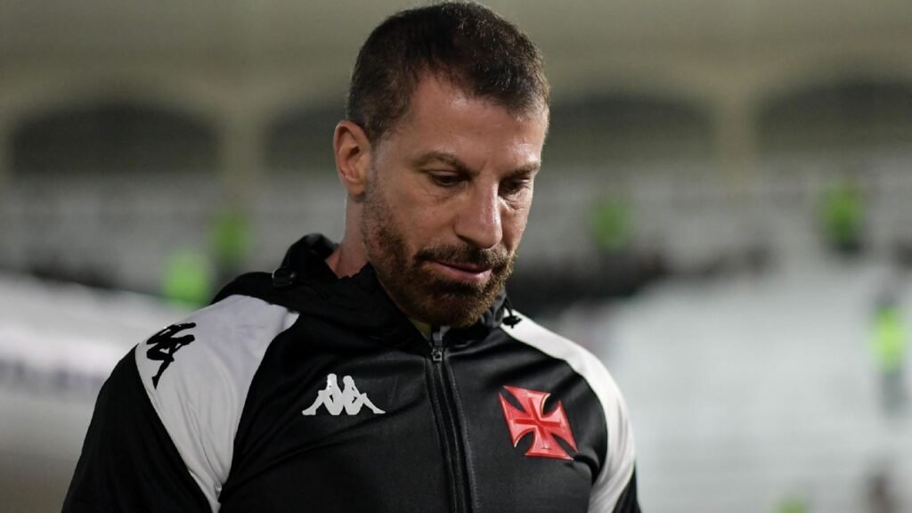 Campeão brasileiro com Vasco vê clube 'em coma' e critica SAF