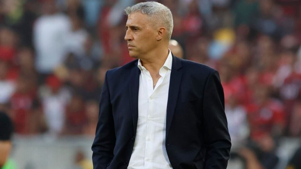 Campeão do mundo com São Paulo 'corneta' Crespo e detona Oscar