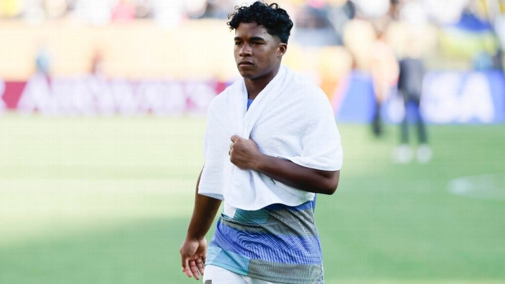 Endrick volta a sentir dores onde sofreu lesão e passará por exames